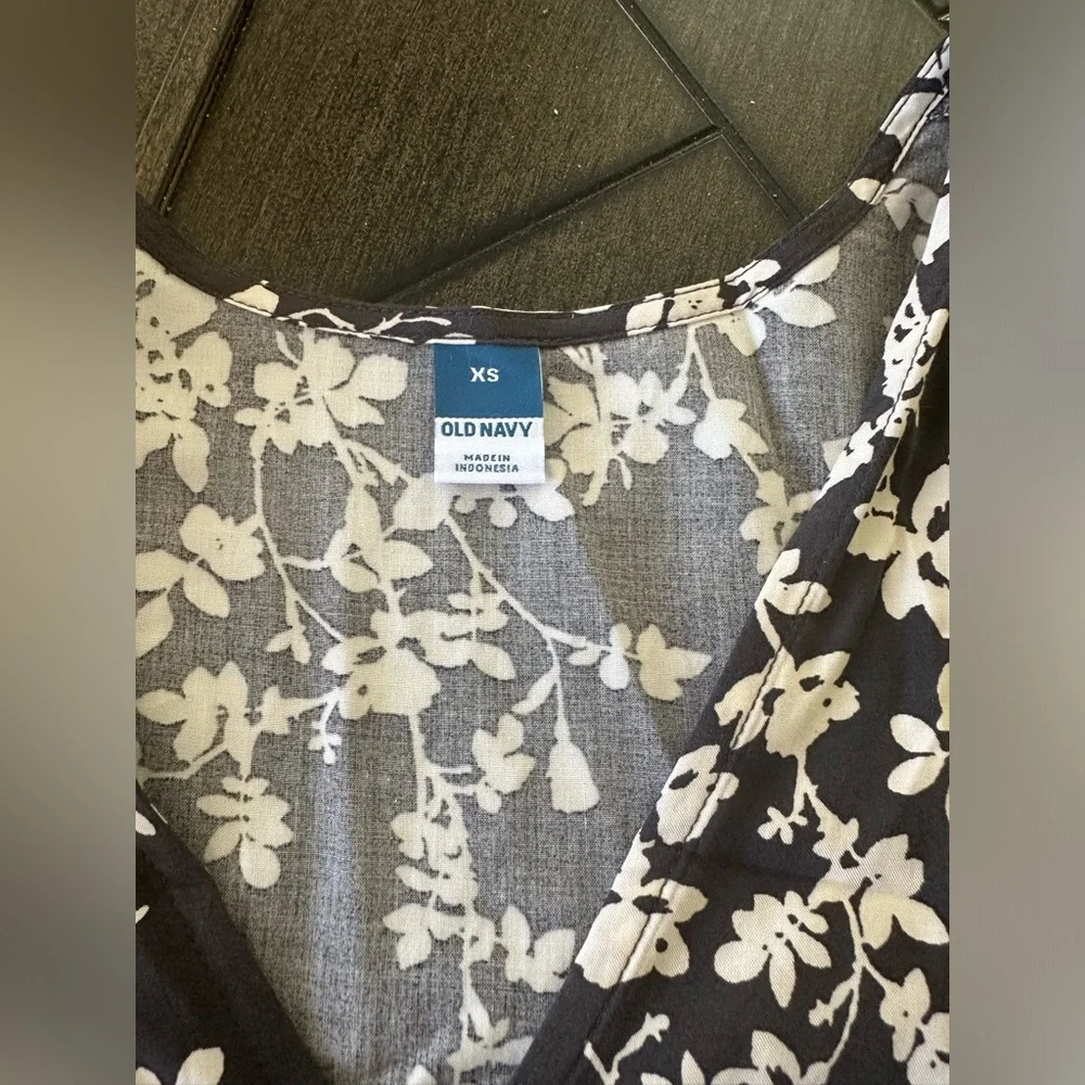 5 for $20 Deal- Old Navy Floral Dress- Size XS - Picture 4 of 7